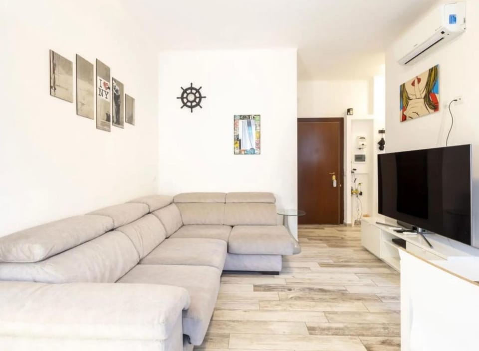 Mi Suzzani Apartment in Milan