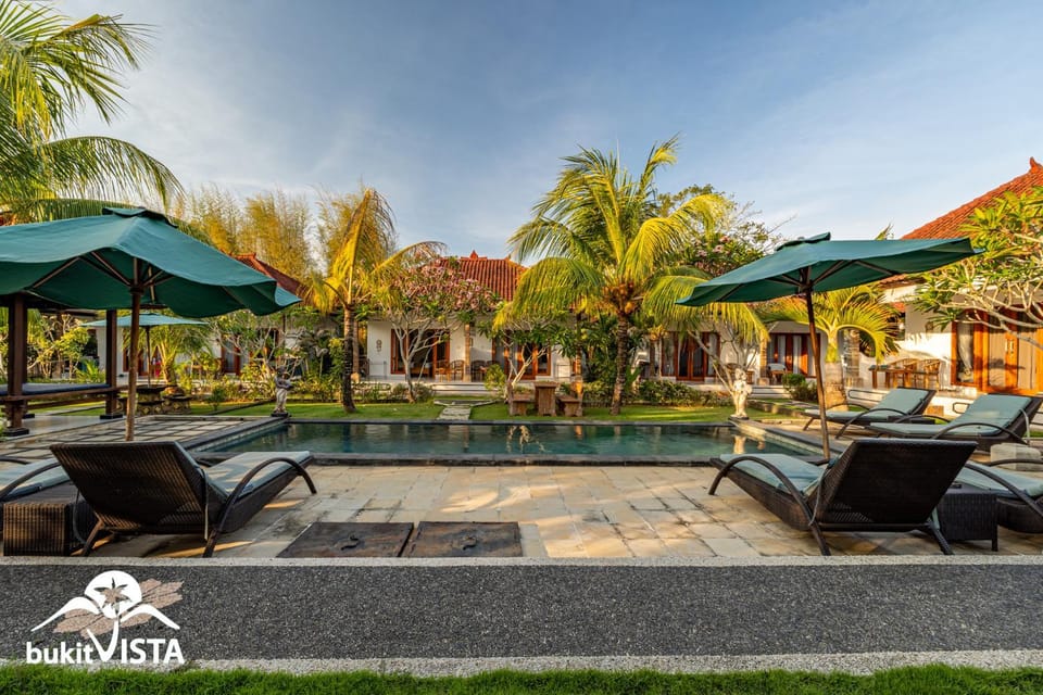 Garden view, Pool view, Swimming pool, sunbed