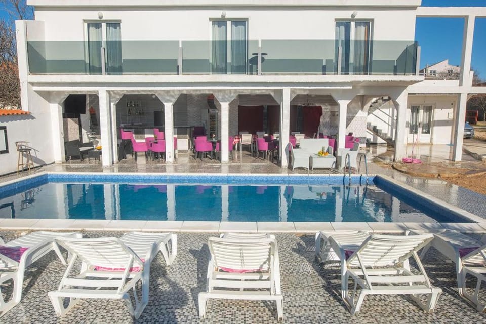 Property building, Pool view