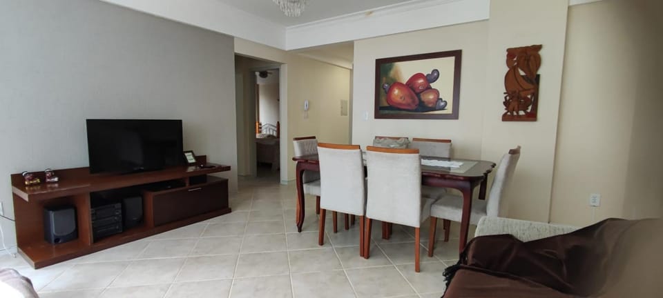 Communal lounge/ TV room, TV and multimedia, Living room, Seating area, Dining area