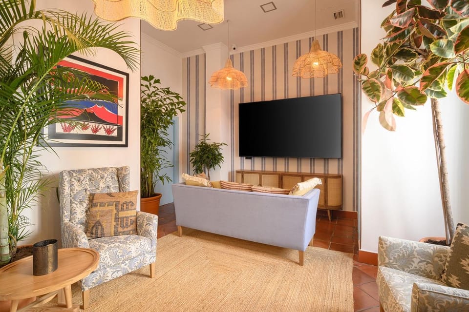 TV and multimedia, Living room, Seating area
