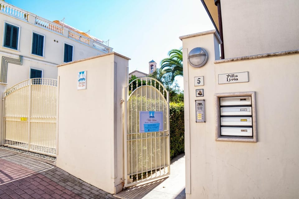 Facade/entrance, Street view