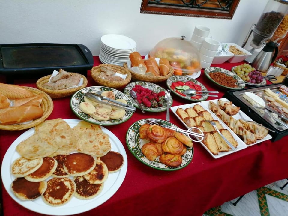 Breakfast, Continental breakfast, Buffet breakfast