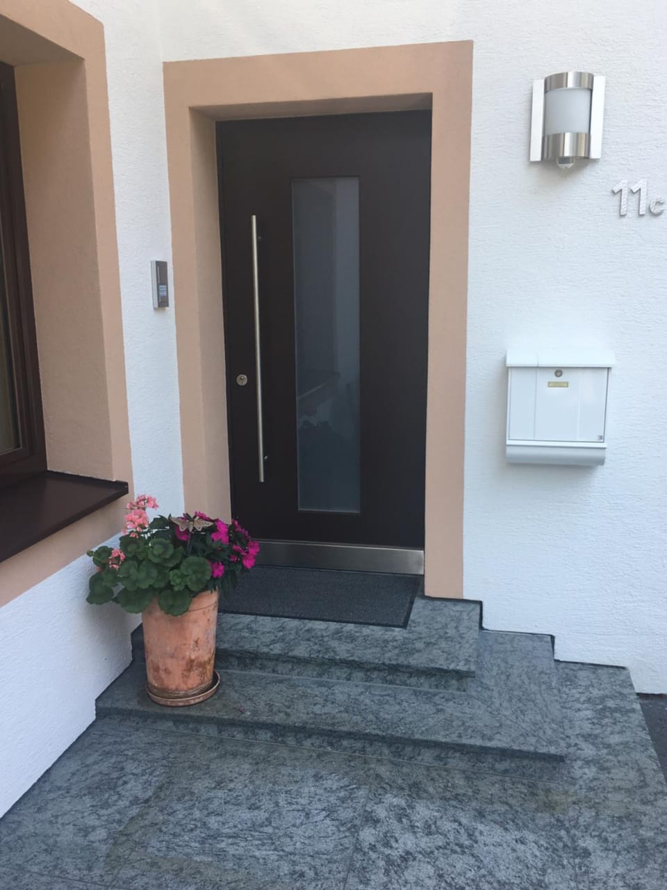 Facade/entrance
