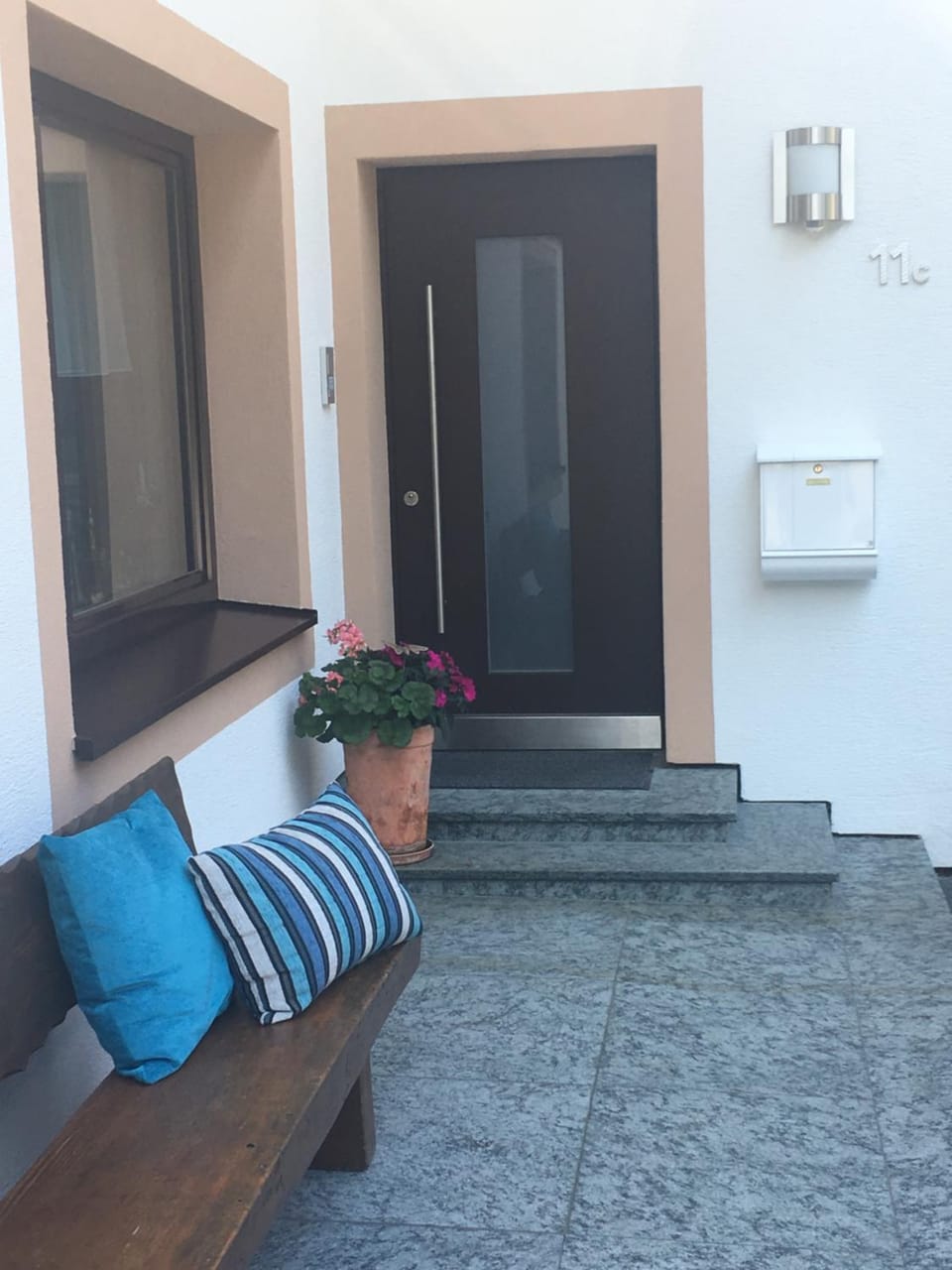 Facade/entrance