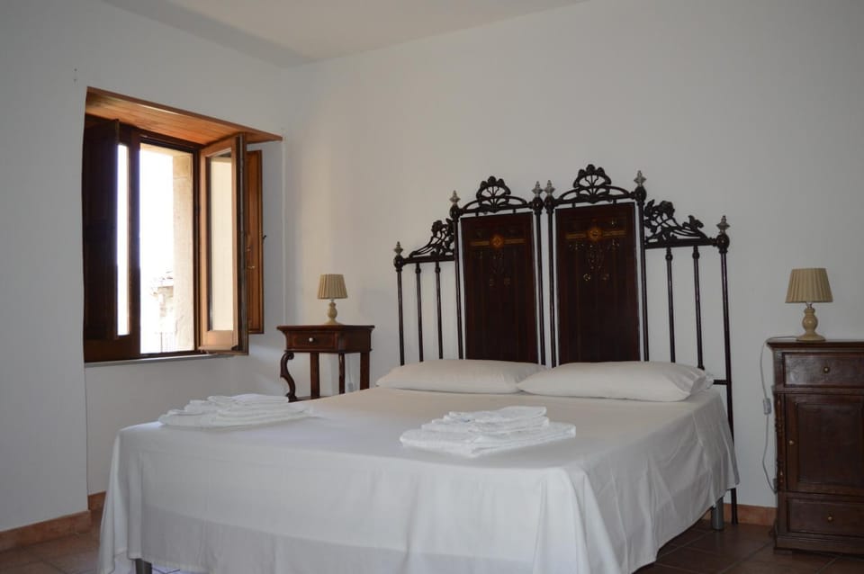 Dieci tornesi House in Montalbano Elicona