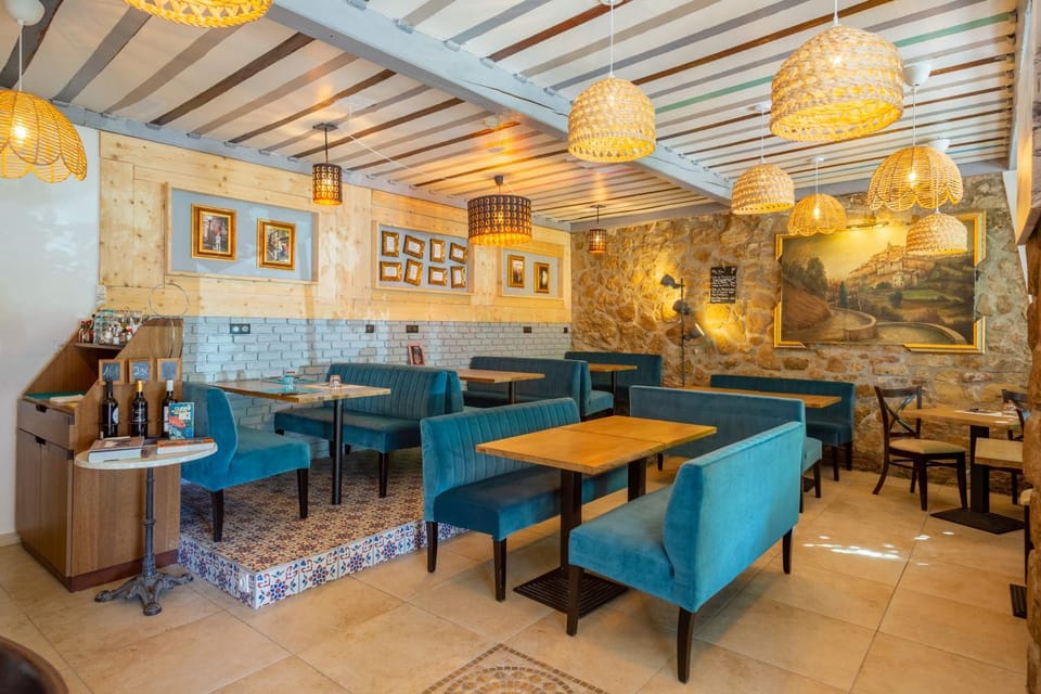 Restaurant/places to eat, Banquet/Function facilities