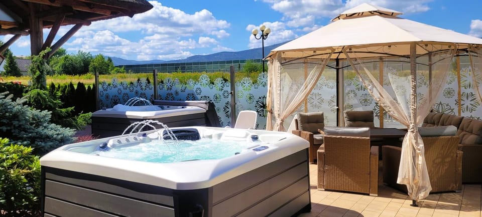 Patio, Hot Tub, Hot Tub, sunbed