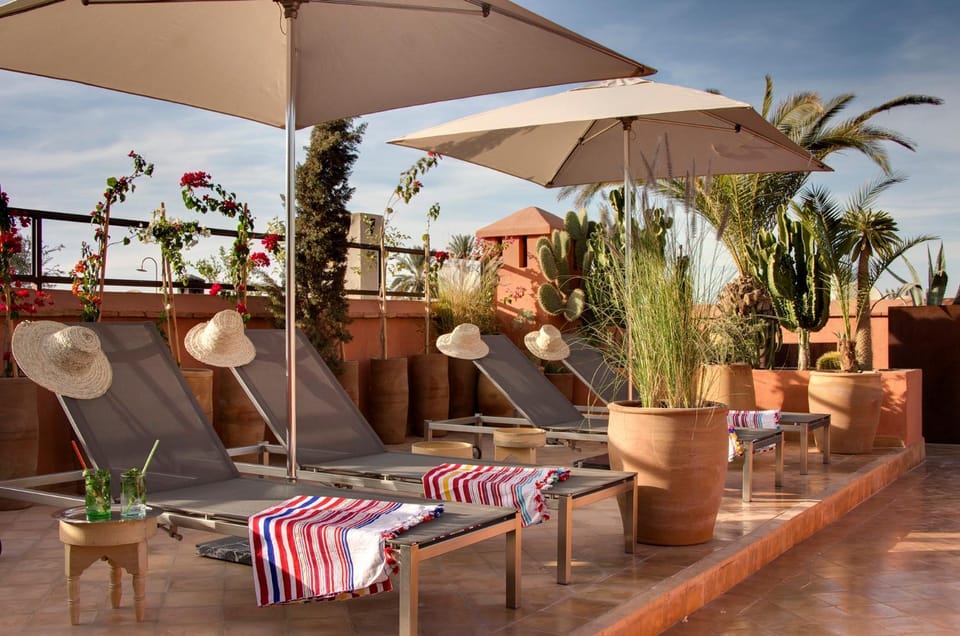 Property building, Patio, Solarium, Balcony/Terrace, Internal: Not applicable to any particular room