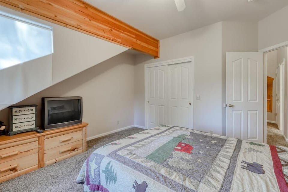 Hatcher's Hideaway House in Shaver Lake