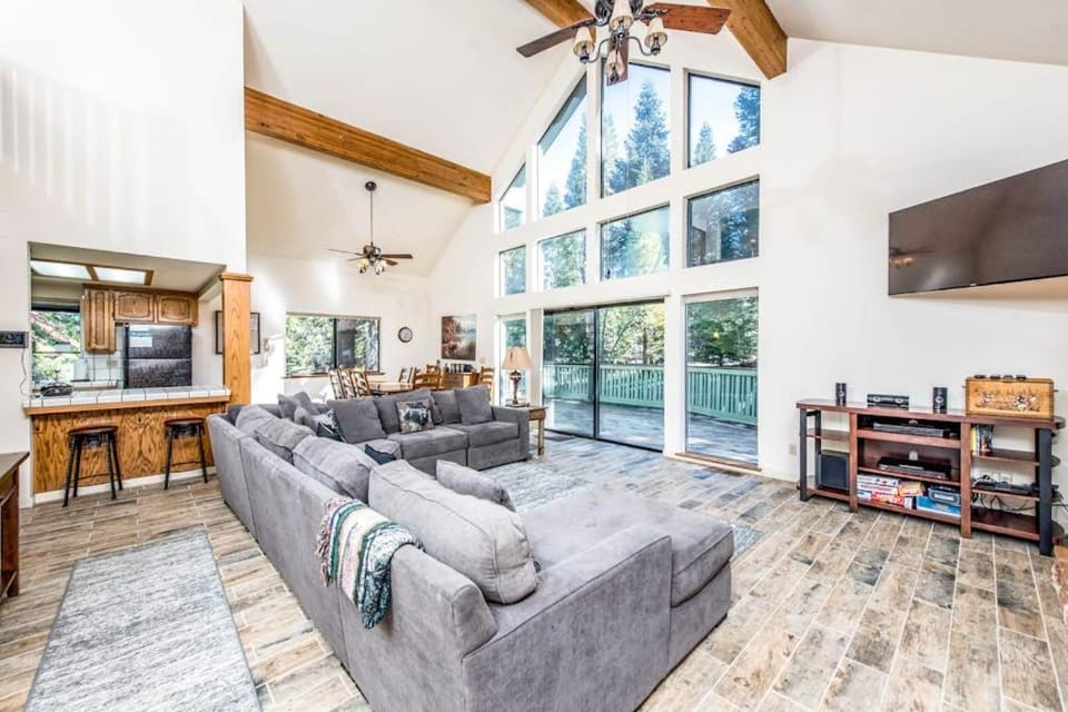 Paw's Cabin Cabin in Shaver Lake