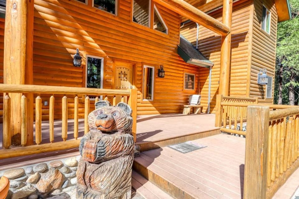 Pinnacle Point House in Shaver Lake