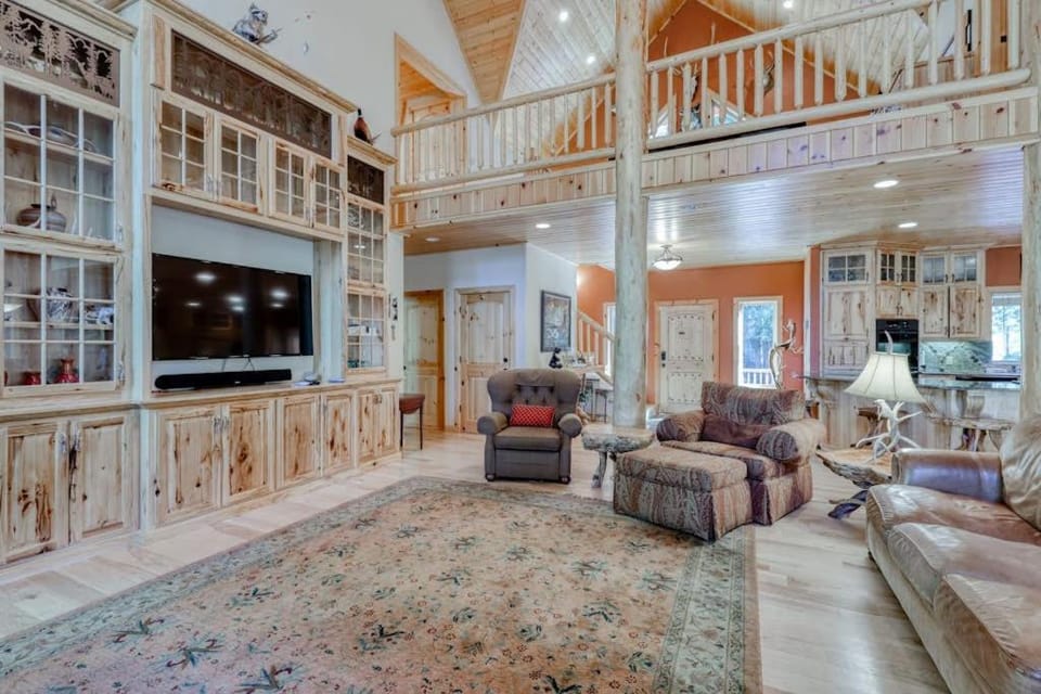 Pinnacle Point House in Shaver Lake