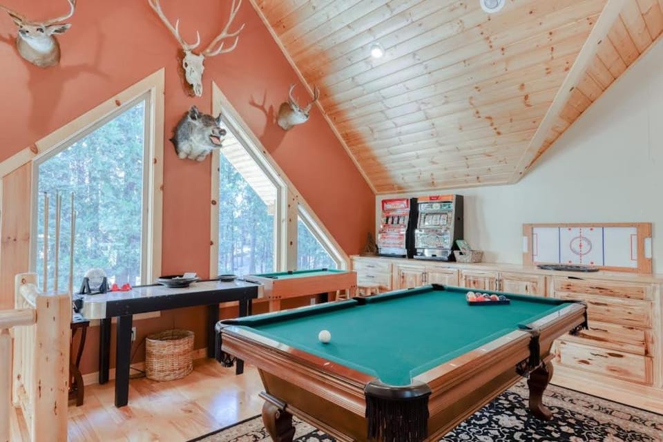 Pinnacle Point House in Shaver Lake