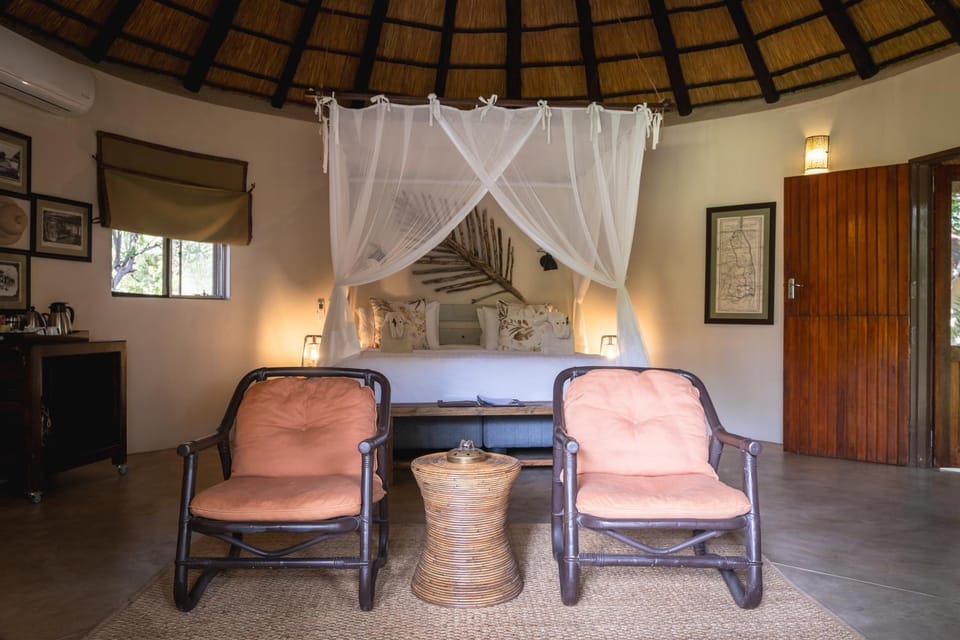 Bed, Photo of the whole room, Seating area, Bedroom