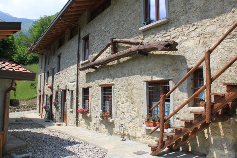 Agriturismo Grassi Lunghi Farm Stay in Province of Lecco