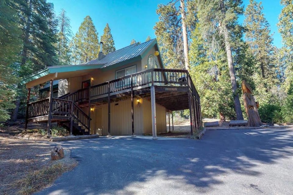 Travelers Rest House in Shaver Lake