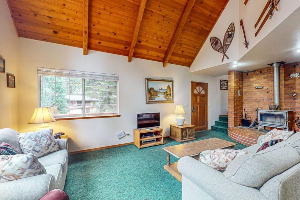 Travelers Rest House in Shaver Lake