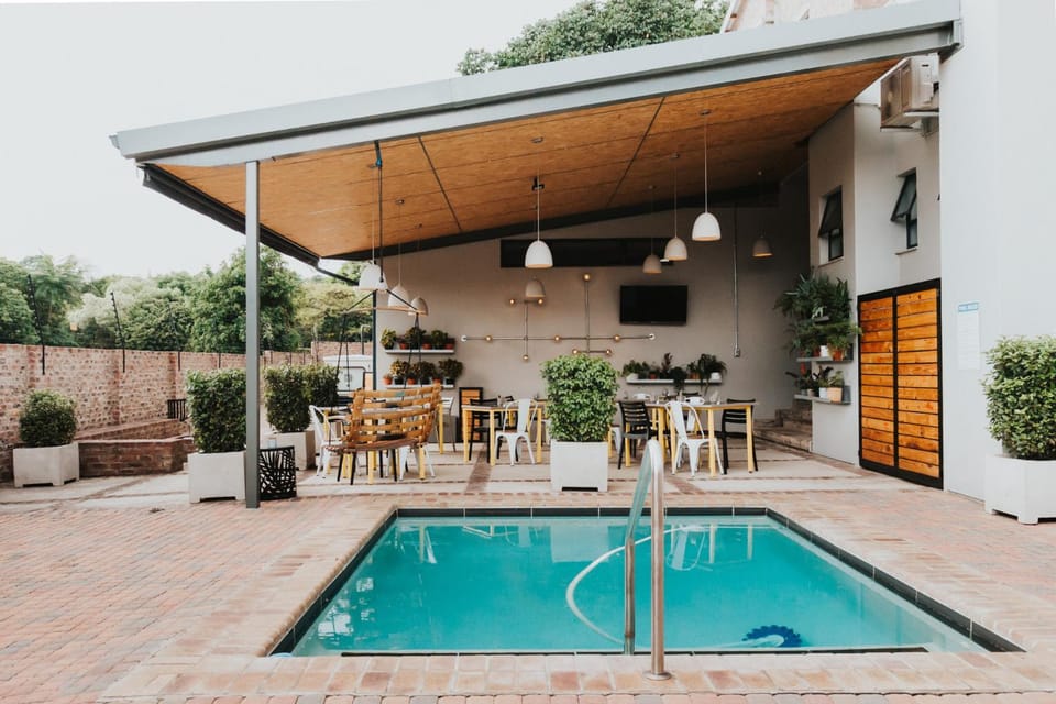 Property building, Activities, Swimming pool, Entertainment