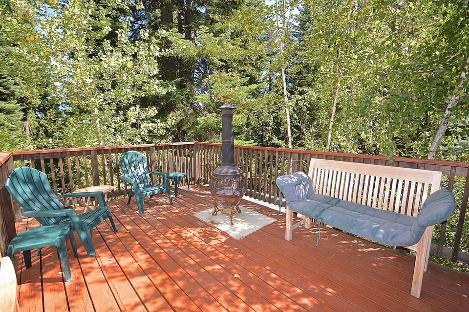 New England Cottage House in Shaver Lake