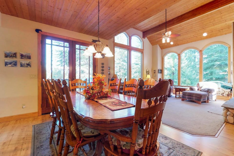 New England Cottage House in Shaver Lake