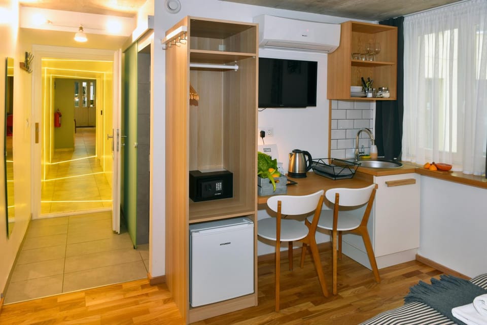 Communal lounge/ TV room, Kitchen or kitchenette, Dining area