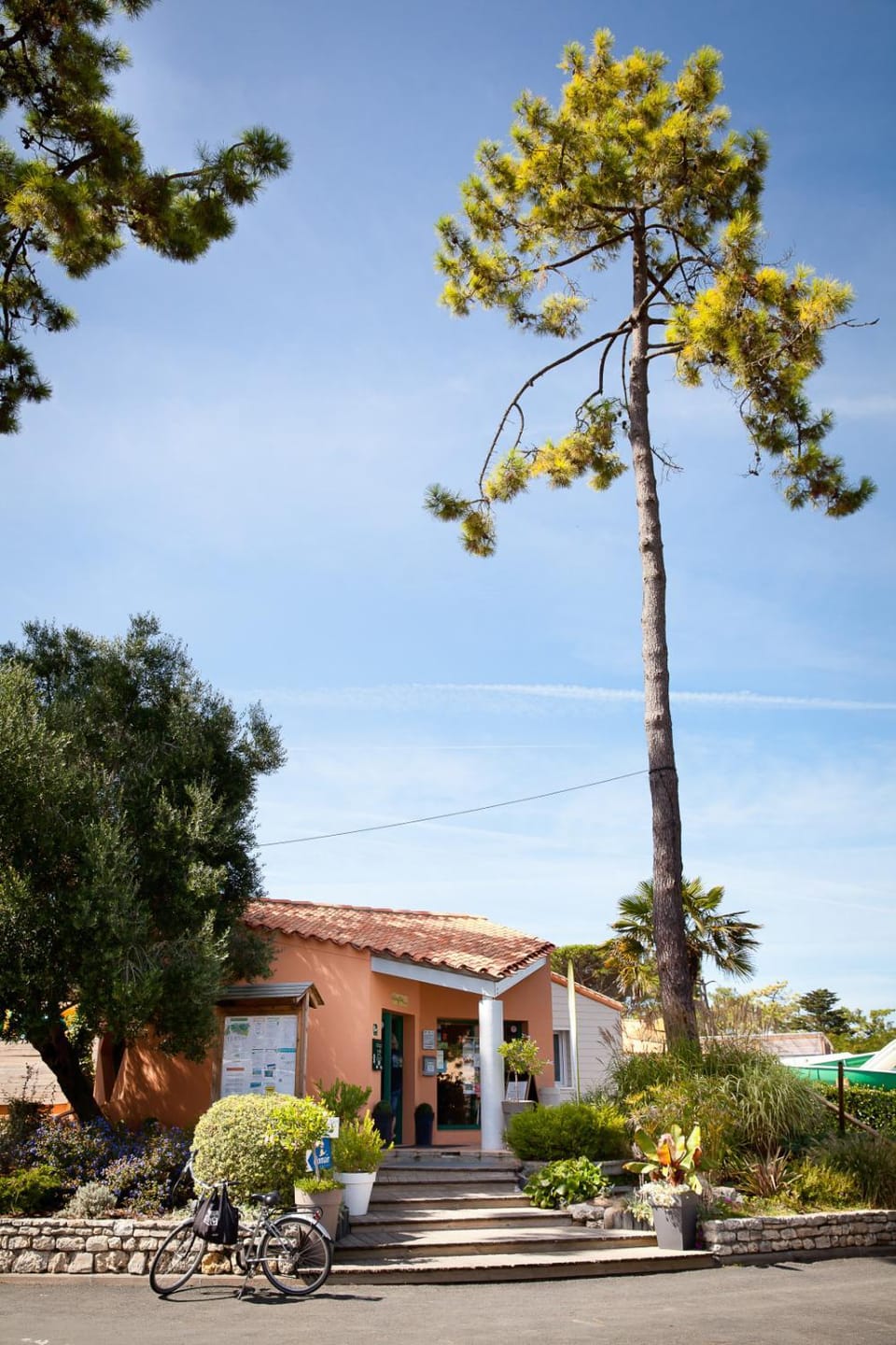 Property building, Facade/entrance, Lobby or reception