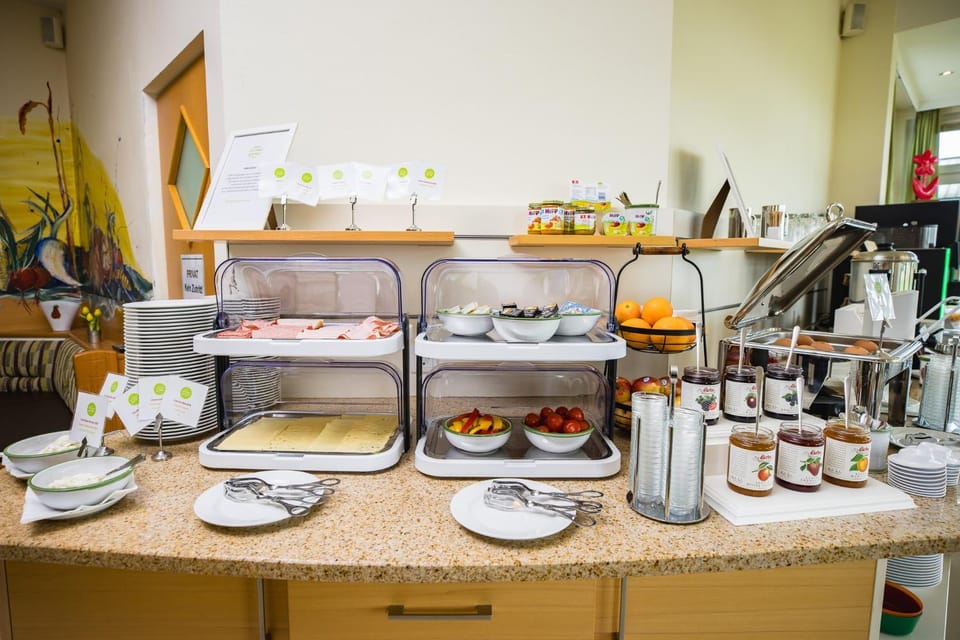 Breakfast, Buffet breakfast
