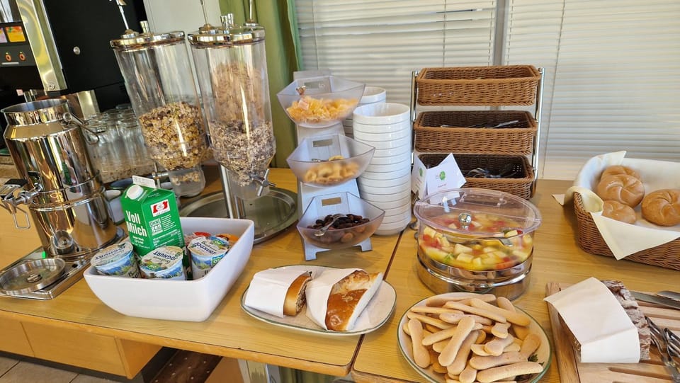 Food and drinks, Food, Breakfast, Buffet breakfast, Drinks