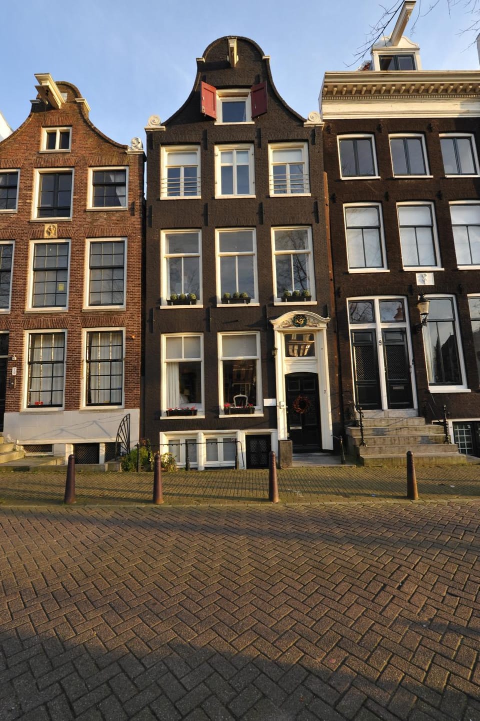 Property building, Day