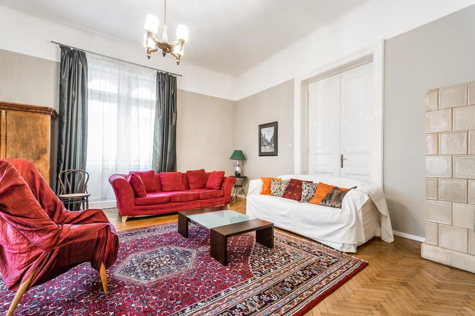 BERTA - 4 Bedrooms, 3 Baths Apartment in Budapest