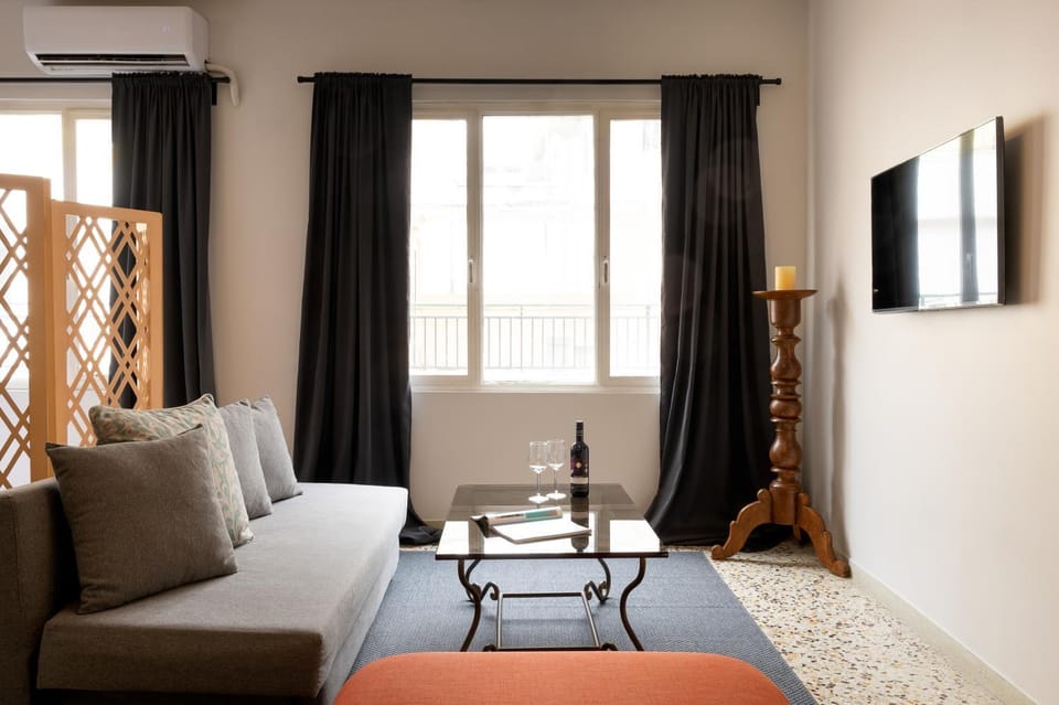 Living room, Seating area