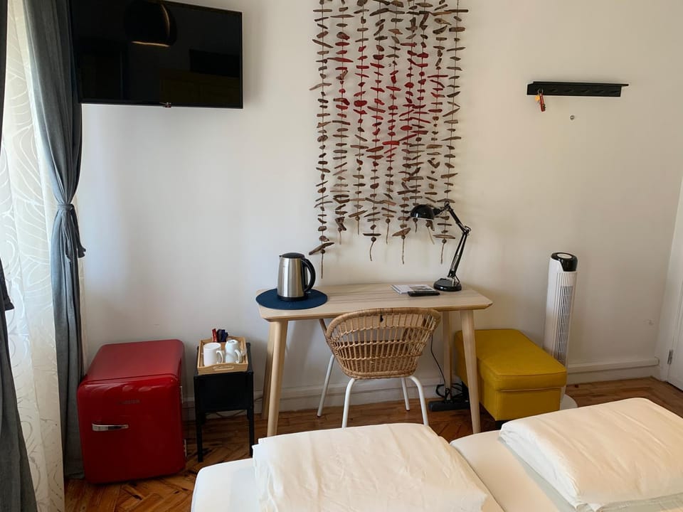 Beautiful Private Room next to Lisbon Vacation rental in Paço de Arcos