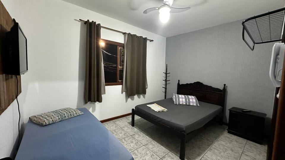 Bed, TV and multimedia, Bedroom