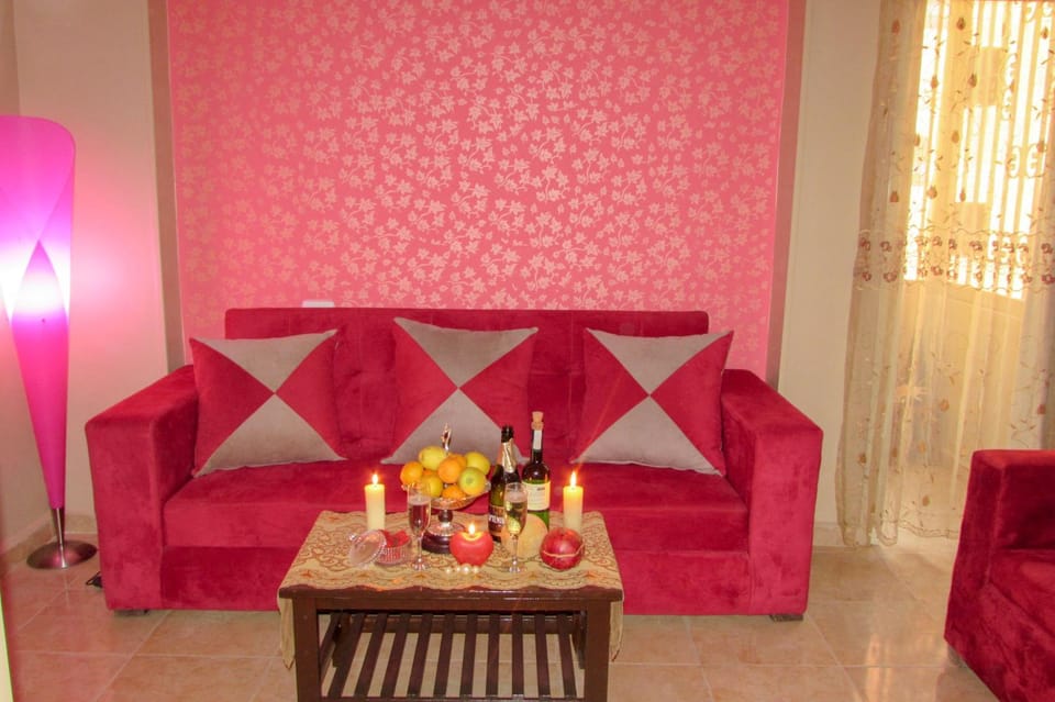 Living room, Decorative detail, Seating area, Area and facilities