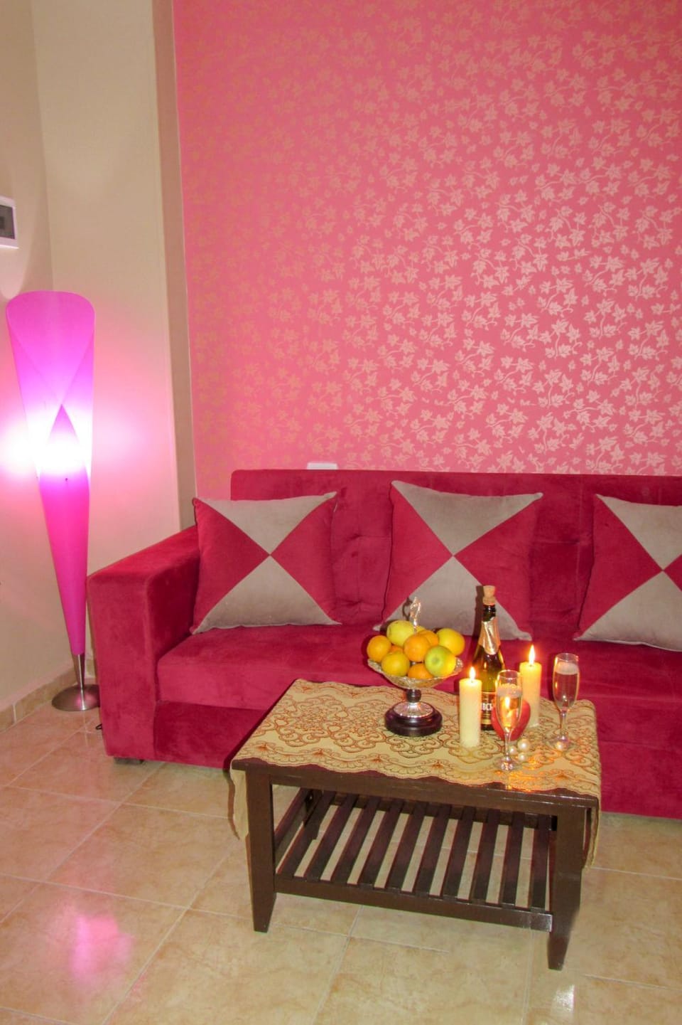 Living room, Decorative detail, Seating area, Area and facilities