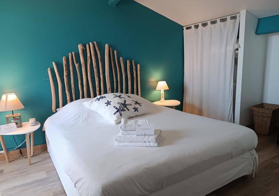 Bed, Balcony/Terrace, Bedroom, Sea view