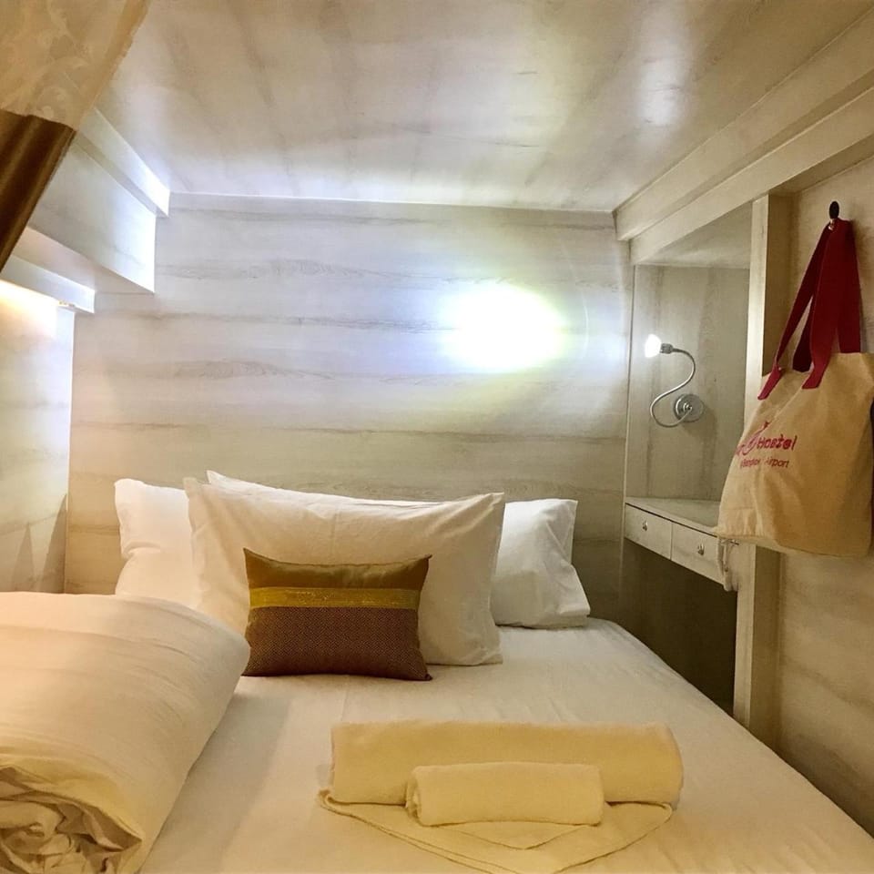 Bed, bunk bed