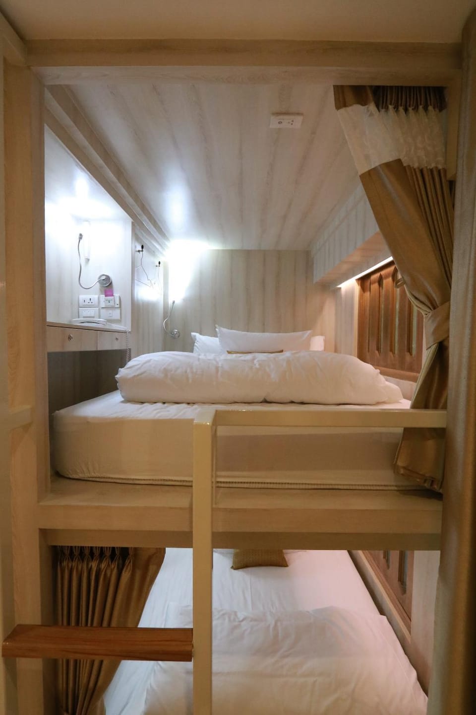Bed, bunk bed