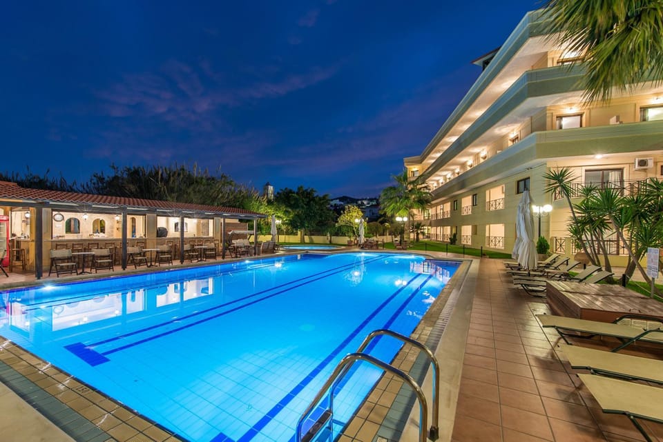 Facade/entrance, Swimming pool