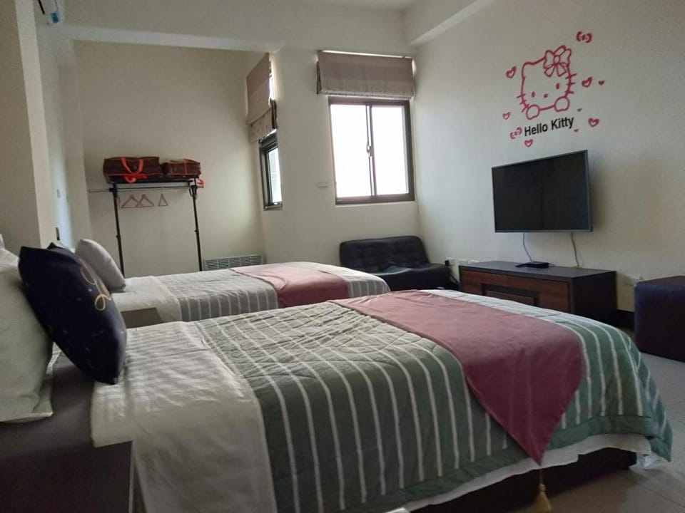 Photo of the whole room, Bedroom