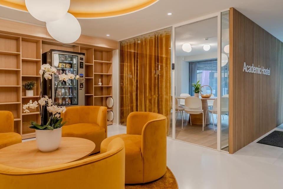 Communal lounge/ TV room, Lobby or reception, Seating area