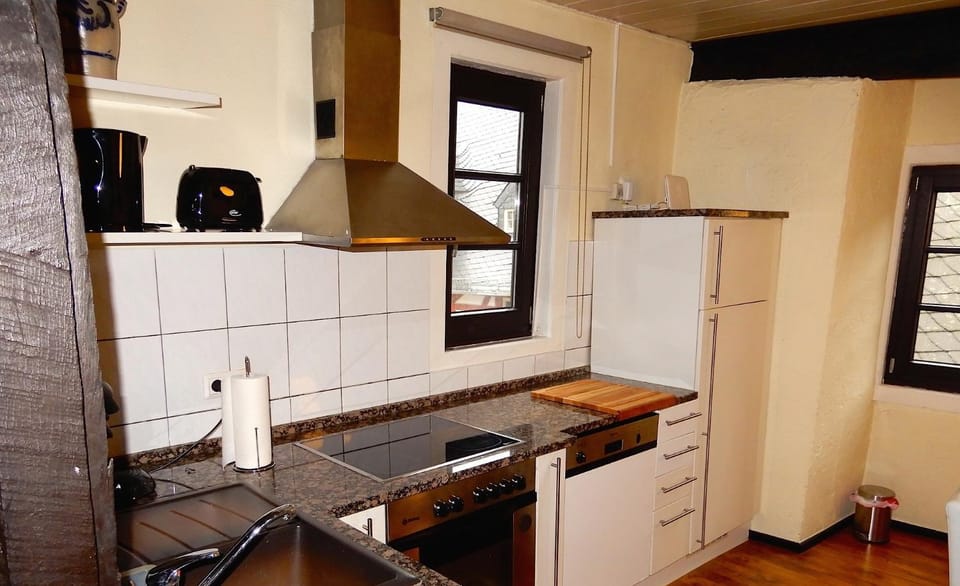 Coffee/tea facilities, Kitchen or kitchenette, Dining area