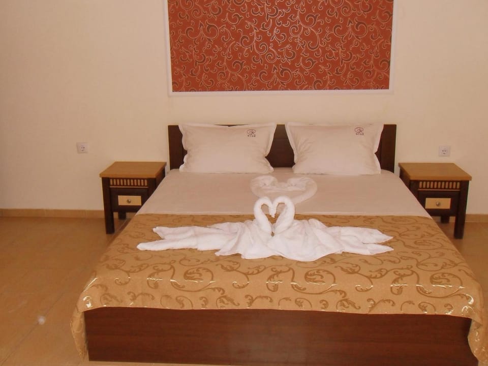 Ryor Hotel - Restaurant & Free Parking Hotel in Sunny Beach