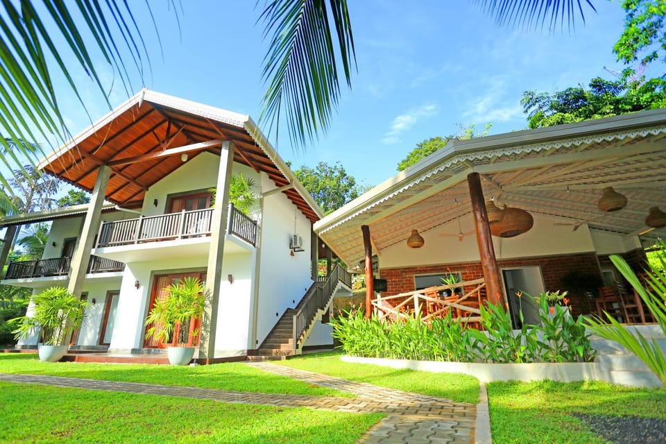 Property building, Day, Garden, Garden view