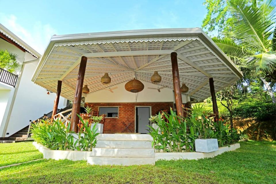 Restaurant/places to eat, Facade/entrance, Kitchen or kitchenette, kitchen, kitchen