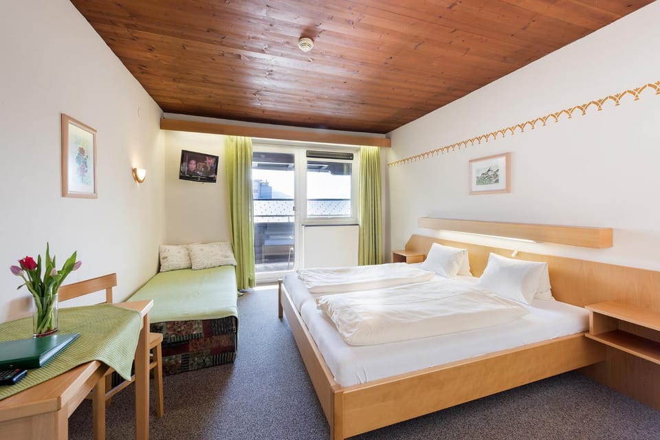 Day, Photo of the whole room
