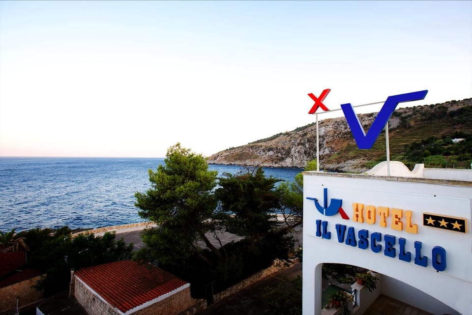 Property building, Property logo or sign, Natural landscape, Solarium, Sea view