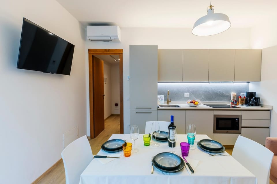 Kitchen or kitchenette, Living room