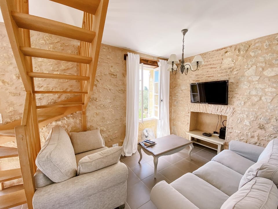 L'Enea Terrasse Apartment in Occitanie